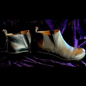 Ankle Boots Black leather uppers.   Algeria by PG Lite.  Size EU 40 - US 9.